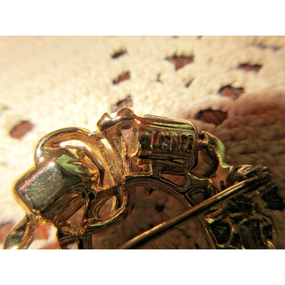 Vintage Signed Lisner Rhinestone Gold Tone Brooch Pin - Picture 3 of 4